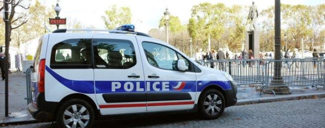 Во Франции мужчина напал с ножом на женщину и ее дочерей