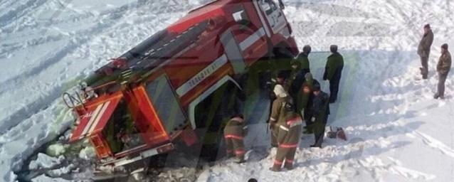 В Лесозаводске на реке Уссури пожарная машина провалилась под лед