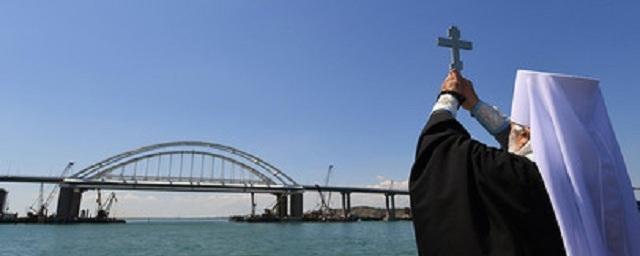 Митрополит Платон провел обряд освящения Крымского моста