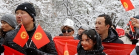 Парламент Киргизии принял решение сменить флаг страны