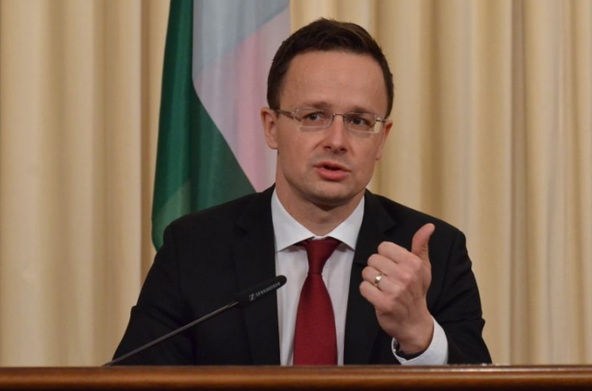 В соцсети X развернулся публичный спор между министрами иностранных дел Венгрии и Польши, Петером Сийярто и Радославом Сикорским