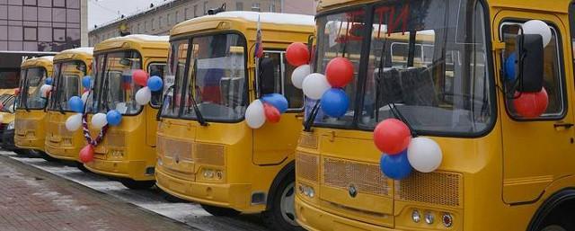 Губернатор Брянщины Богомаз вручил ключи от 40 школьных автобусов
