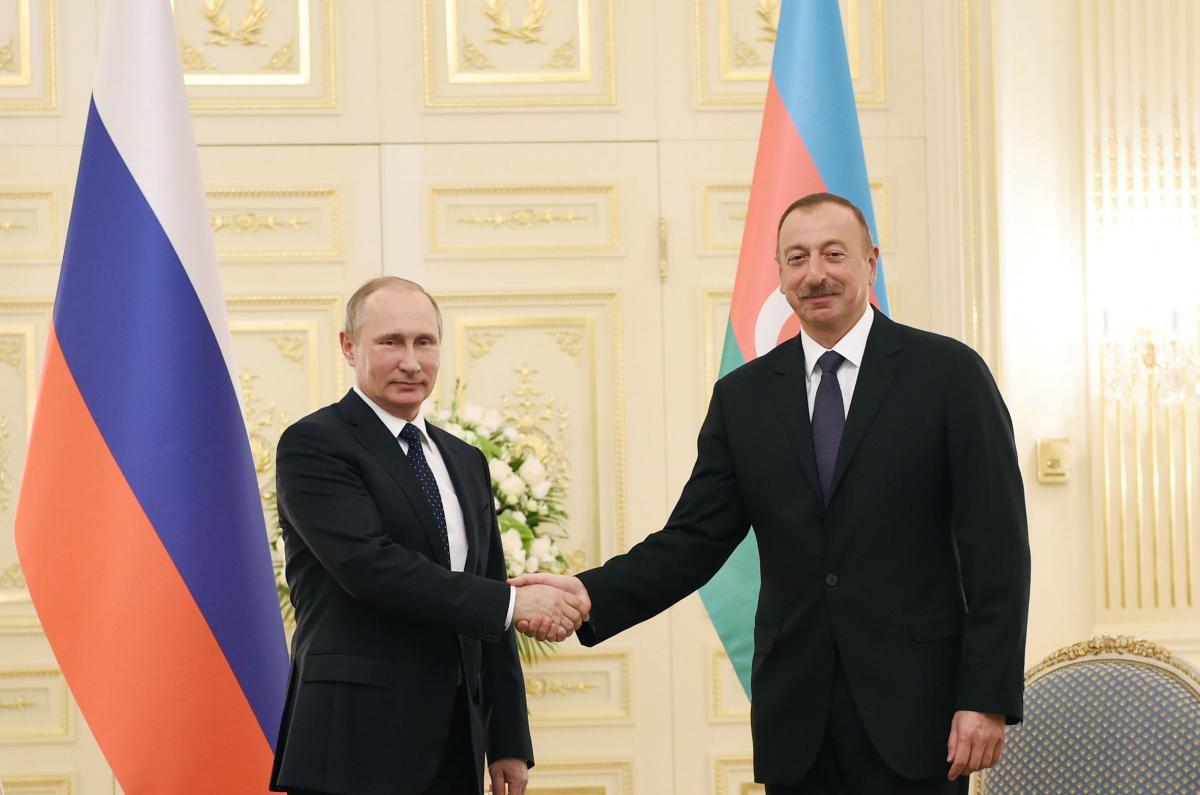 Алиев обсудил с Путиным поставки военных грузов в Армению