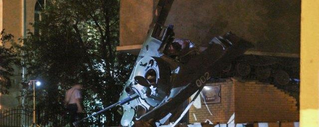 В Луганске взорвали памятник десантникам