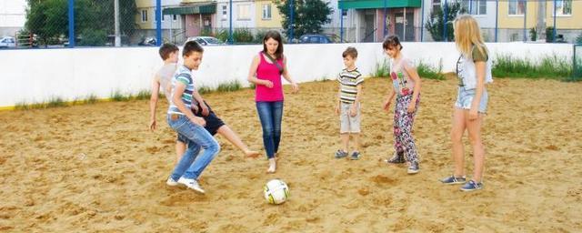 Тульским детям предложили сыграть в пляжный футбол во дворе