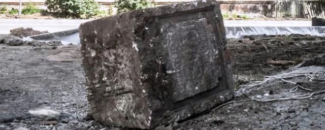 В центре Барнаула найдено дореволюционное надгробие