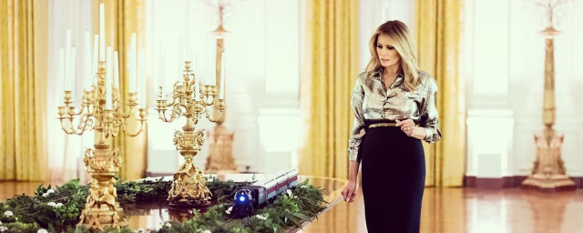 Меланья Трамп представила украшенный к Рождеству Белый дом
