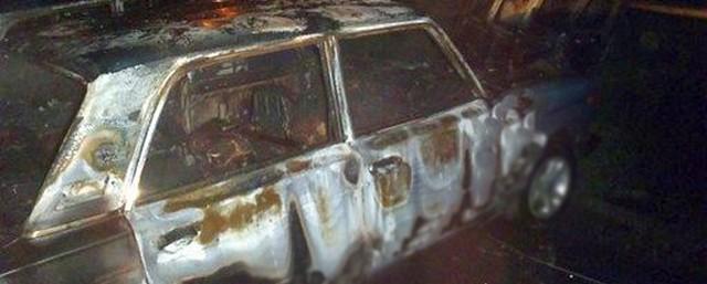 В Новосибирске сгорел автомобиль ВАЗ-2107