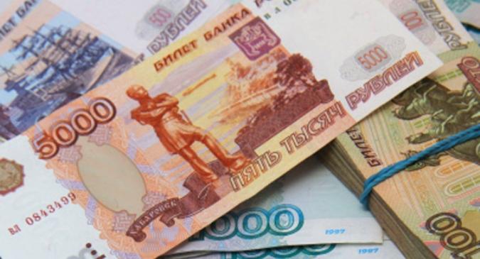 В Петербурге лжеродственница похитила 400 тысяч рублей у пенсионерки
