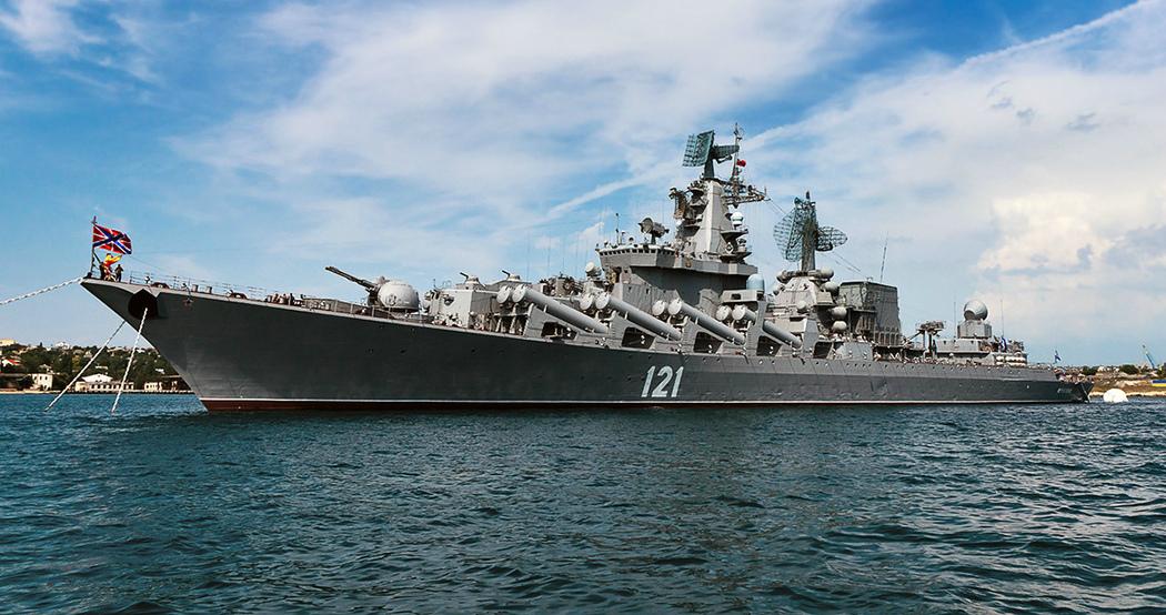 Крейсер «Москва» после ремонта впервые вышел на учения