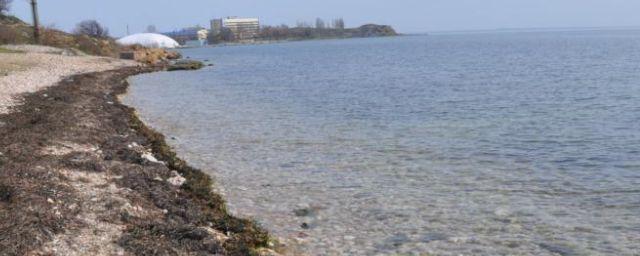 На крымском пляже «Молодежный» мужчину унесло в открытое море