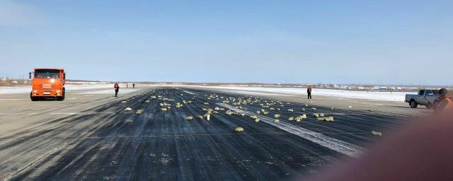 В Якутии из самолета после взлета высыпалось несколько тонн золота