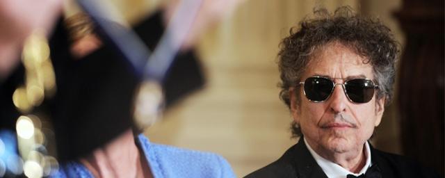 Нобелевскую премию по литературе получил певец Боб Дилан