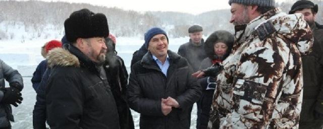 В заливе Якоби в Иркутске идет обустройство Крещенской купели