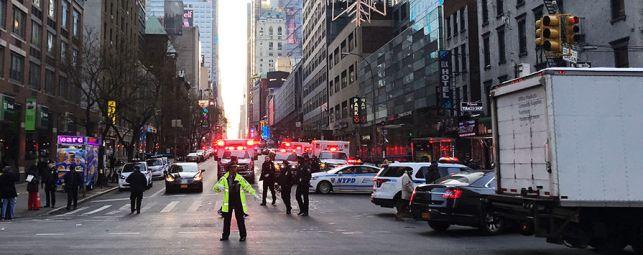 В результате взрыва в Нью-Йорке пострадали четыре человека