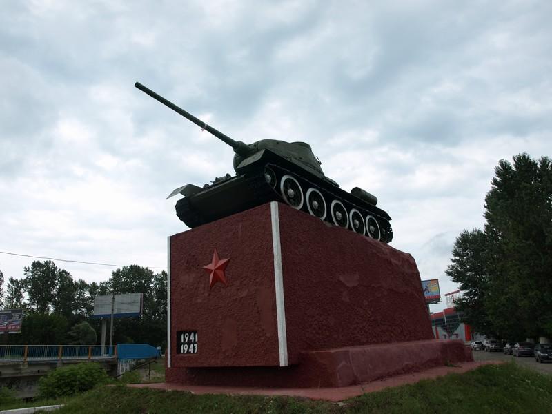 В Брянске отремонтировали постамент мемориального танка Т-34