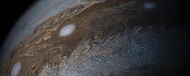 NASA опубликовало фото «струн жемчуга» на Юпитере