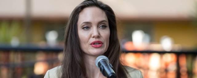 Анджелина Джоли поправилась после развода с Брэдом Питтом