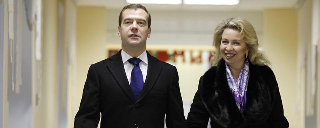 Путин подписал указ о выдаче Медведеву и его жене дипломатического паспорта