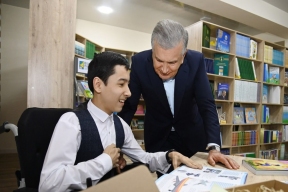 Глава Узбекистана Шавкат Мирзиеев приехал в дом-интернат для детей «Мурувват»