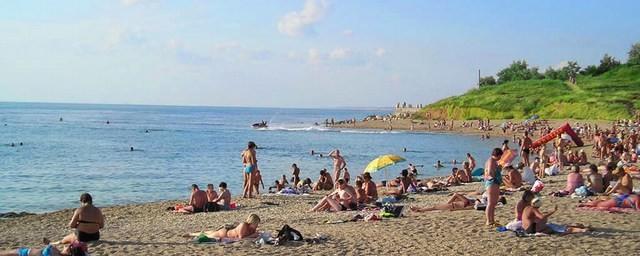 В Севастополе власти официально открыли купальный сезон