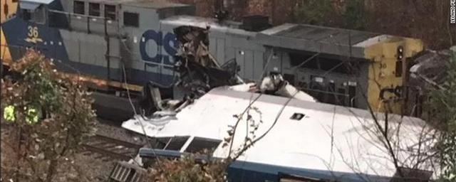 При столкновении поездов в США два человека погибли, 70 пострадали