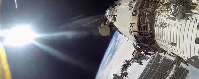 «Роскосмос» показала работу российских космонавтов за бортом МКС
