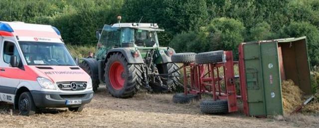 В Германии 27 человек пострадали при катании на экскурсионном тракторе