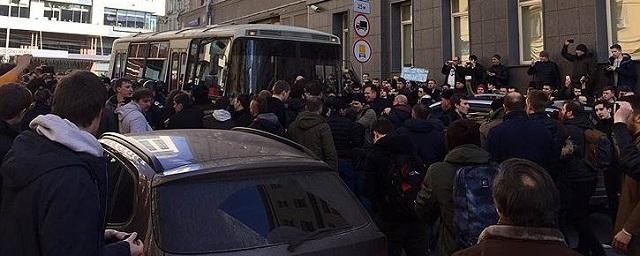 В Москве Навального задержали на несанкционированном митинге