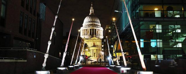 В Лондоне появилась аллея из гигантских волшебных палочек