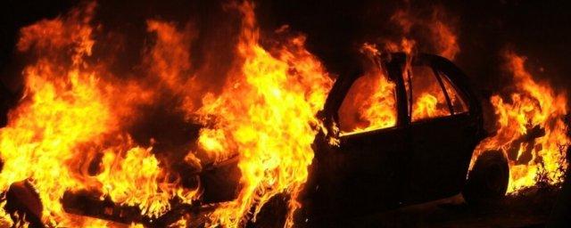 В Оренбурге ночью 8 декабря сгорела Toyota Camry