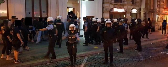 В Магдебурге в массовой драке фанатов пострадали 15 полицейских