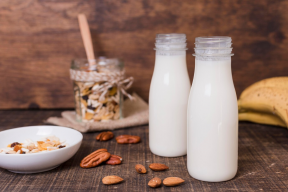 Диетологи рассказали о потенциальном вреде и пользе от растительного молока
