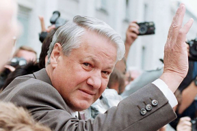 «Бегал пьяным в нижнем белье по улицам». Чудом не утонул, не погиб под поездом и едва не пропил страну. Что еще вы не знали о Борисе Ельцине?