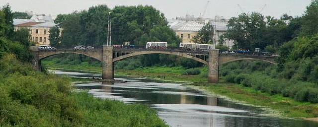 В Вологде на Октябрьском мосту включили временные светофоры