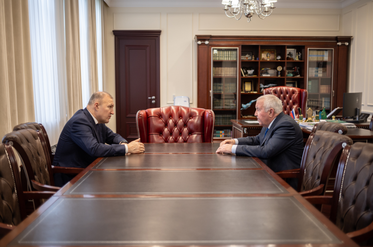 Глава Адыгеи Мурат Кумпилов обсудил с председателем Совета ветеранов республики Асланом Куадже планы на новый пятилетний срок