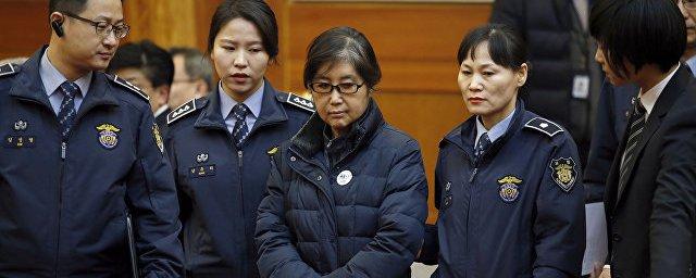 Суд вынес обвинительный приговор подруге экс-президента Южной Кореи