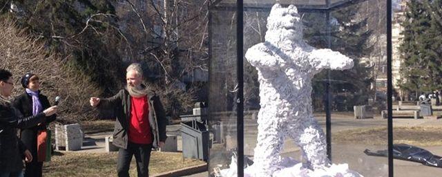 В Красноярске появился «Медведь сомнений»