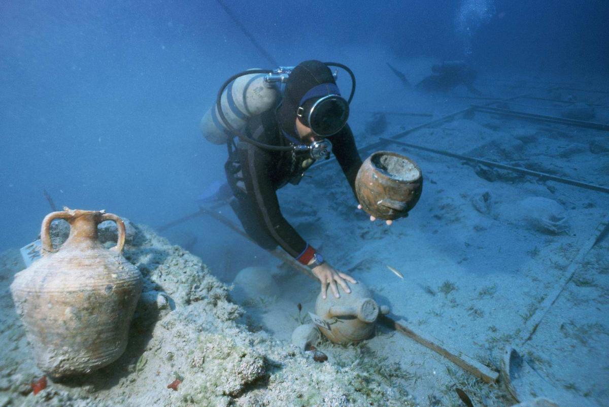 «Херсонес Таврический» получил оборудование для подводной археологии