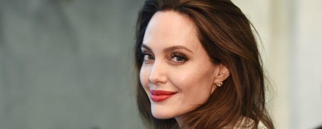 СМИ: Анджелина Джоли заинтересовалась Дауни-младшим