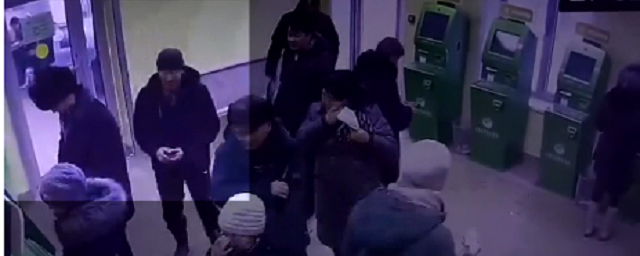 В Улан-Удэ мужчина украл из неисправного банкомата 40 тысяч рублей