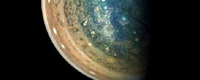NASA опубликовало красочный снимок Северного полюса Юпитера
