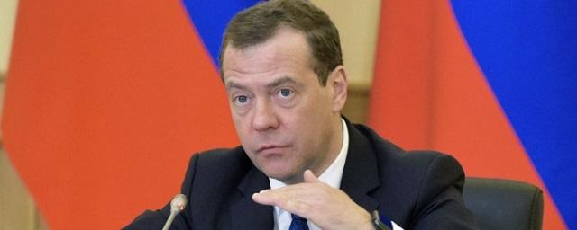 Медведев потребовал облегчить жизнь российским бизнесменам