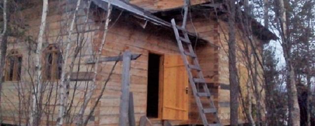 Пенсионер из Мурманска строит деревянный храм в лесу