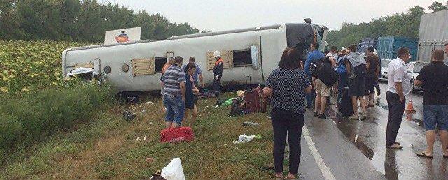Под Ростовом в ДТП с рейсовым автобусом пострадали 20 человек