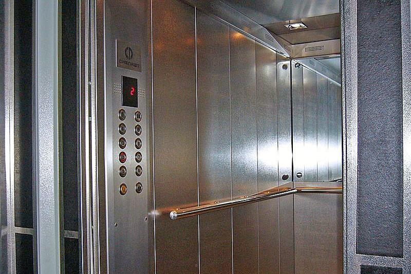 В Севастополе в 2017 году заменят 118 аварийных лифтов