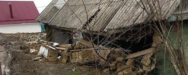 Жители Пятигорска восстанавливают свои дома после оползня