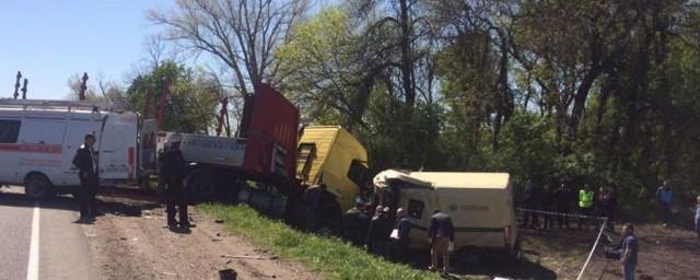На Кубани в аварии с инкассаторским авто погибли четыре человека