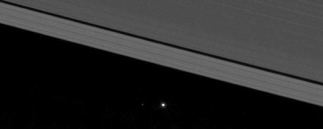 Cassini сфотографировал Землю и Луну с орбиты Сатурна