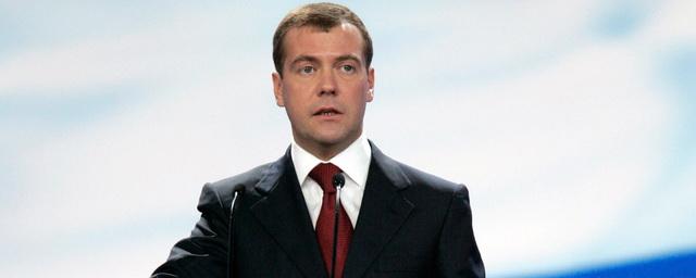 Медведев: Российскую экономику никому не удалось порвать в клочья